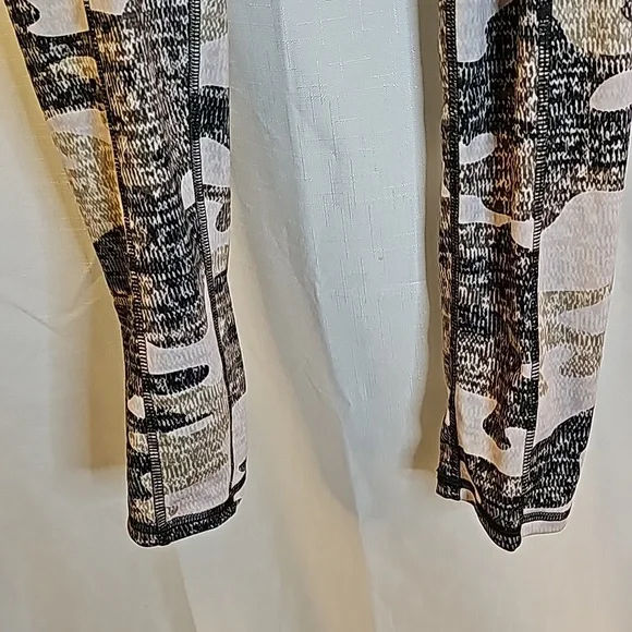 3/$20 X By Gottex M Camo Leggings - Picture 4 of 7
